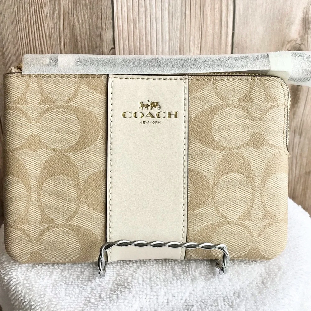 🆕Coach Corner Zip Wristlet